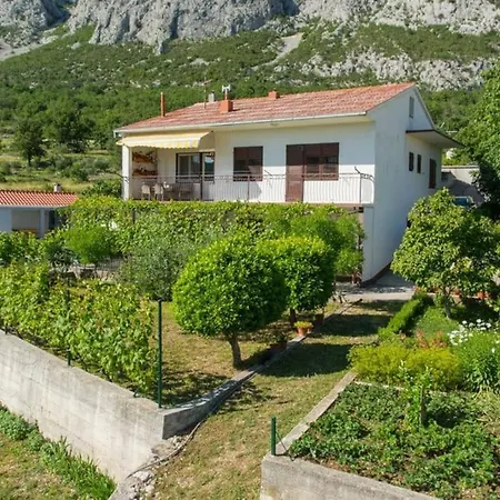Toni, Apartamento